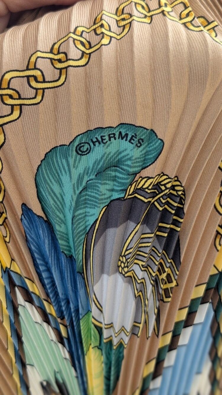 Authentic Silk Hermes Pleated Plisse CHOCS EN PLUMES Champage, Blue Green - Picture 3 of 12
